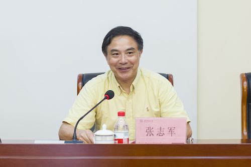 成人电影
党委副书记张志军代表学校向会议致辞